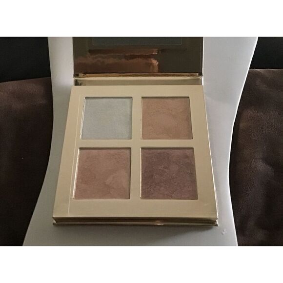 BNIB~Revolution Face Quad Highlighter Palette - Picture 1 of 2